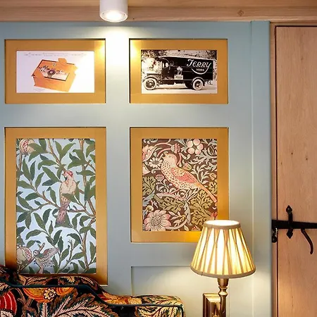 Hornington Manor Luxury Shepherd Huts * יורק