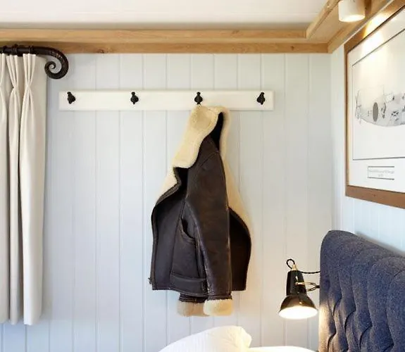 בית נופש Hornington Manor Luxury Shepherd Huts