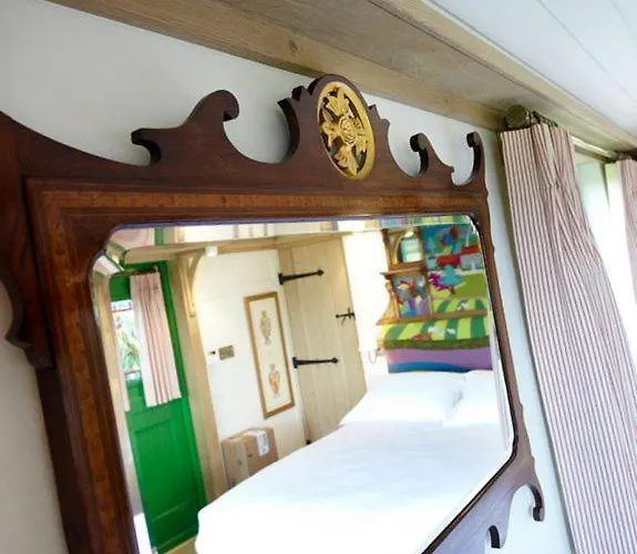 בית נופש Hornington Manor Luxury Shepherd Huts *