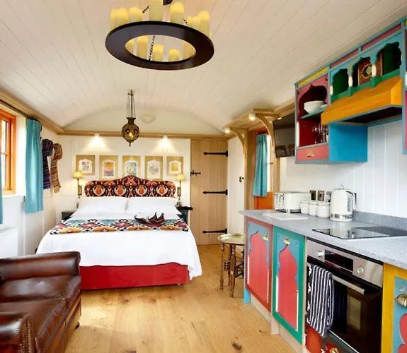 Hornington Manor Luxury Shepherd Huts בית נופש *