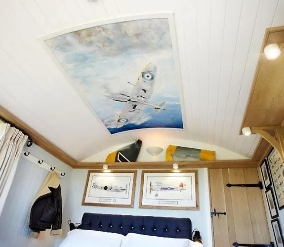 בית נופש Hornington Manor Luxury Shepherd Huts