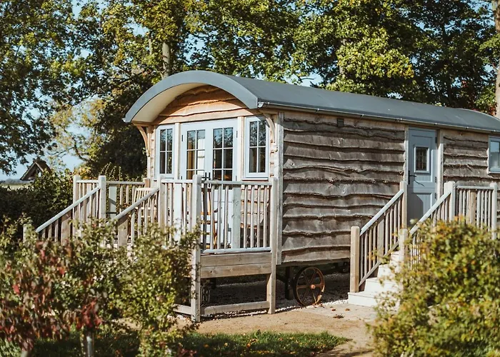 בית נופש Hornington Manor Luxury Shepherd Huts