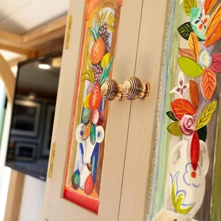 Hornington Manor Luxury Shepherd Huts Tatil Evi