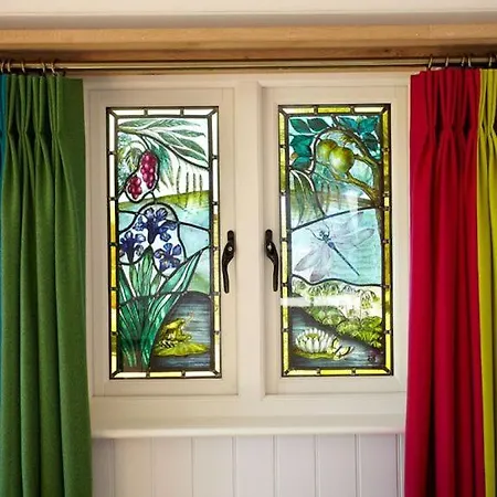Hornington Manor Luxury Shepherd Huts Holiday home *