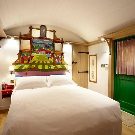 Hornington Manor Luxury Shepherd Huts *