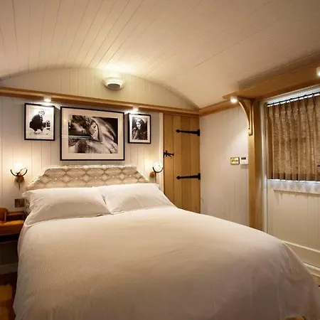 Hornington Manor Luxury Shepherd Huts * York