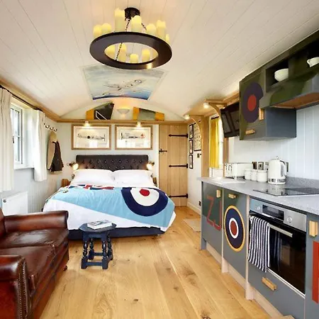 Hornington Manor Luxury Shepherd Huts Holiday home