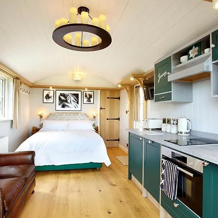 Hornington Manor Luxury Shepherd Huts Holiday home
