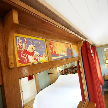 Hornington Manor Luxury Shepherd Huts Holiday home