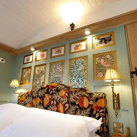 Hornington Manor Luxury Shepherd Huts Holiday home