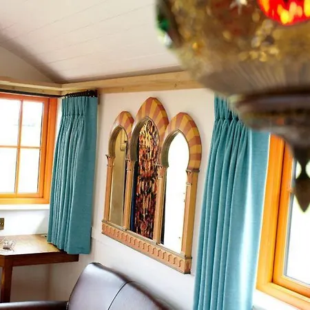 Hornington Manor Luxury Shepherd Huts Tatil Evi