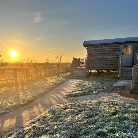 Hornington Manor Luxury Shepherd Huts Holiday home *