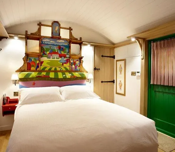 Hornington Manor Luxury Shepherd Huts *
