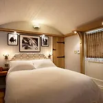 Hornington Manor Luxury Shepherd Huts * Йорк