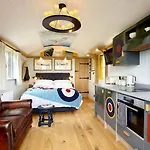 Hornington Manor Luxury Shepherd Huts Дом отдыха