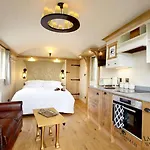 Дом отдыха Hornington Manor Luxury Shepherd Huts *