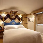 Дом отдыха Hornington Manor Luxury Shepherd Huts *