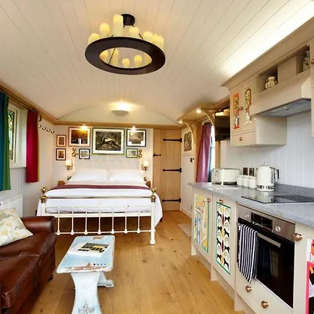 Дом отдыха Hornington Manor Luxury Shepherd Huts