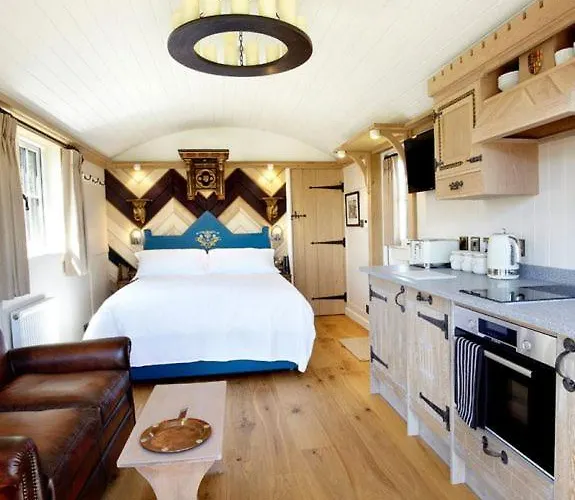 Hornington Manor Luxury Shepherd Huts Holiday home *