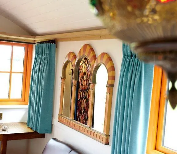 Hornington Manor Luxury Shepherd Huts Holiday home